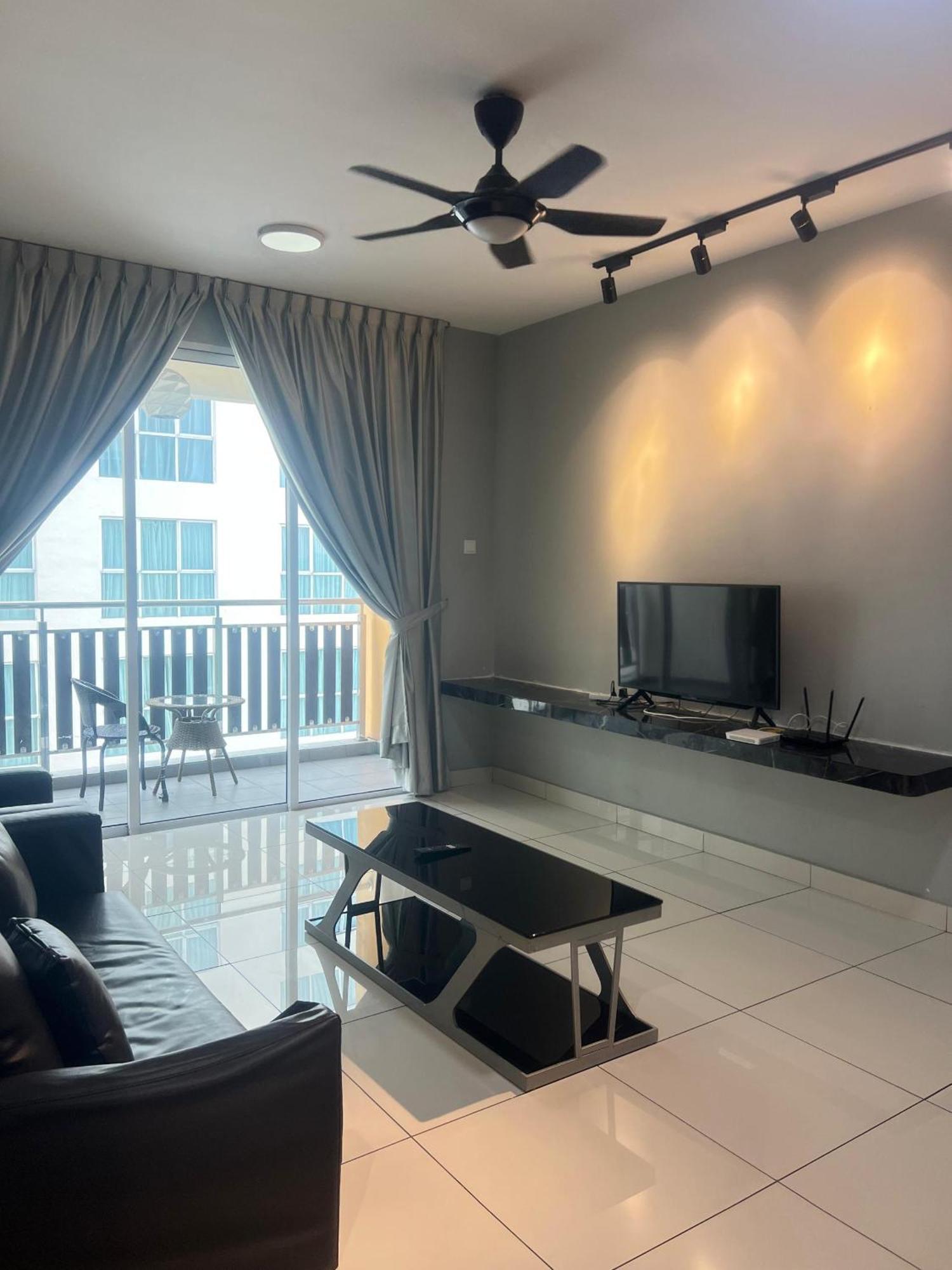 Residences At Daya By Sr Home Johor Bahru Buitenkant foto